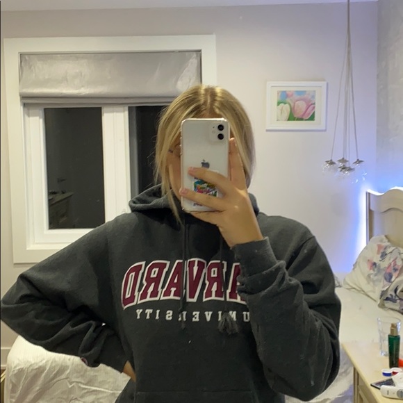 I am selling this amazing champion sweater. - Picture 4 of 5